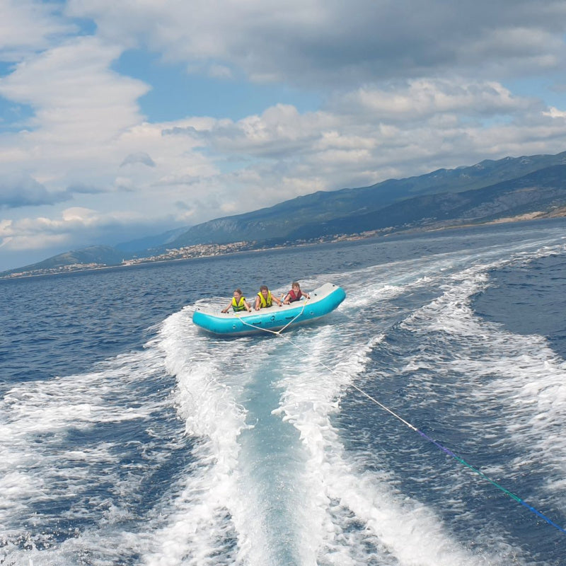 Spinera Professional Wing 5 HD Towable 5 Person Tube - 3 People Riding in Middle of Boat Wake